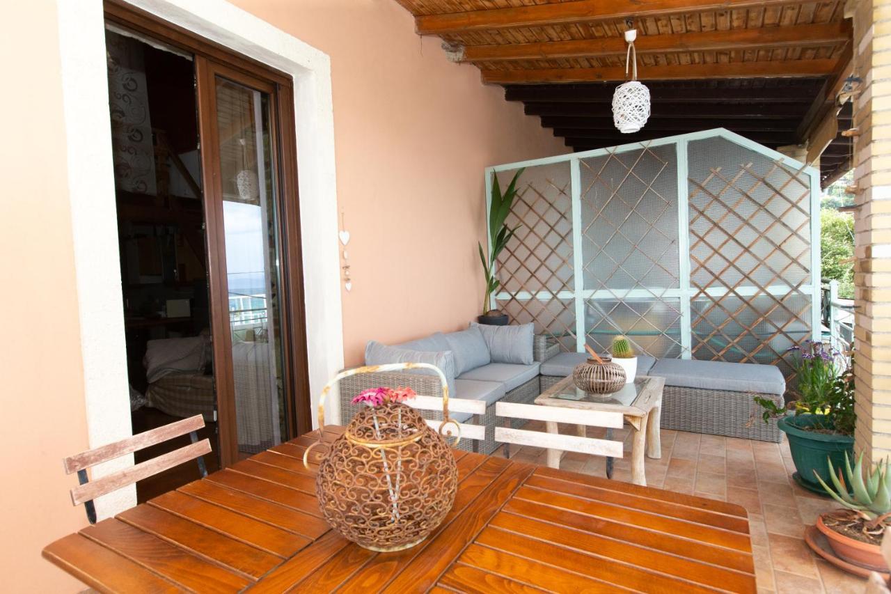 Seaview Stone Apartment In Ipsos Beach Buitenkant foto