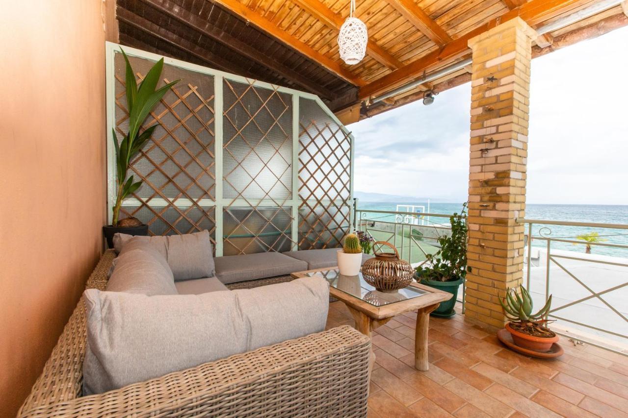 Seaview Stone Apartment In Ipsos Beach Buitenkant foto